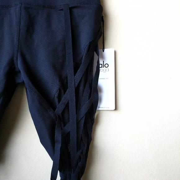 ALO Yoga High Waisted Black Wrapped Leggings - Picture 3 of 4
